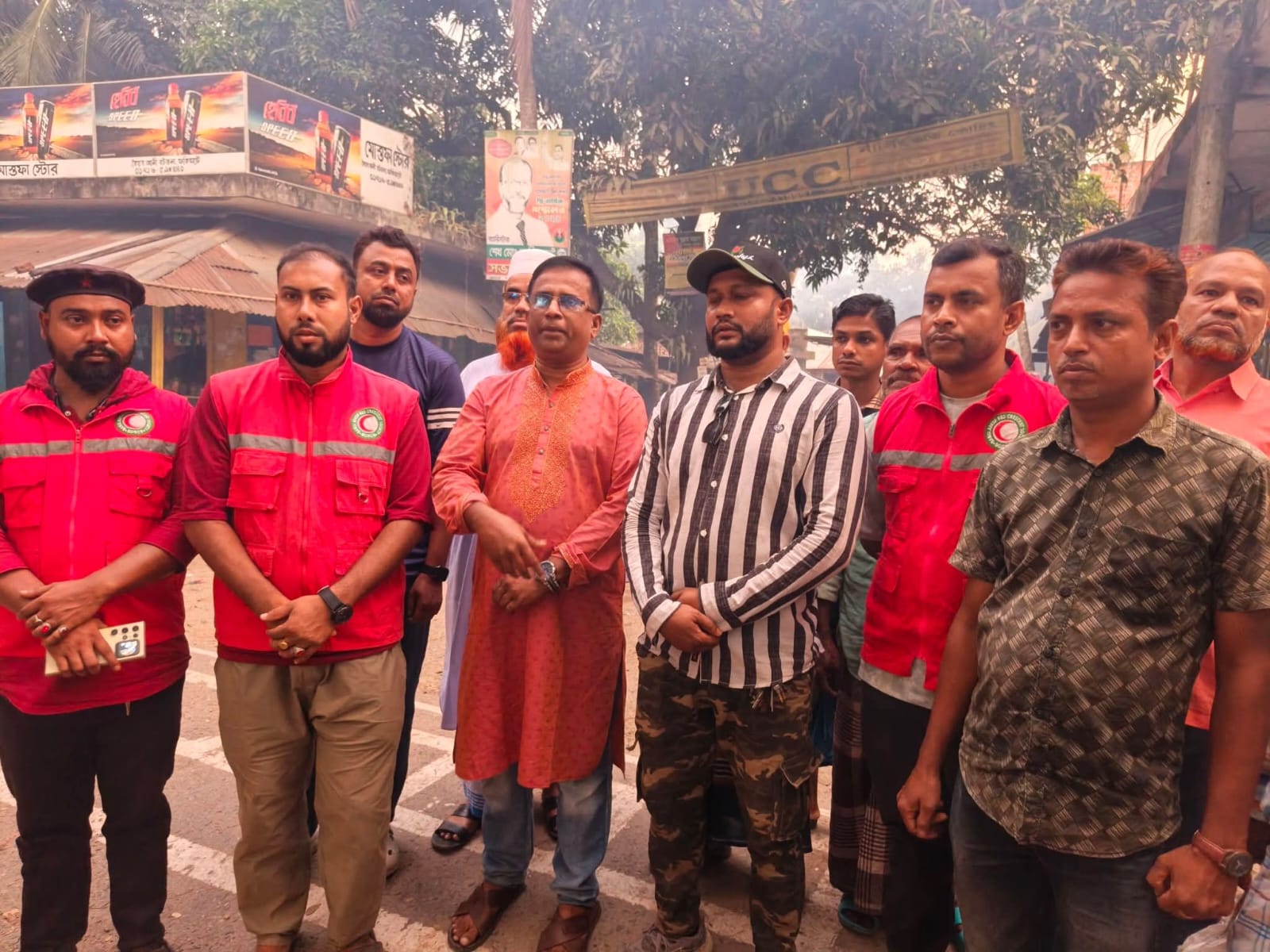 ফকিরহাটে ডেঙ্গু প্রতিরোধে বিভিন্ন স্থানে মশকনিধন ওষুধ স্প্রে